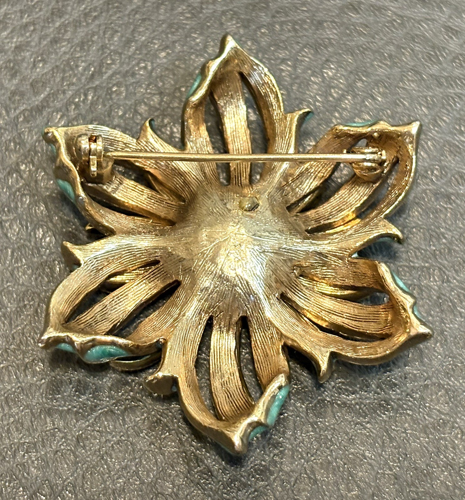 HIGH END Unsigned GORGEOUS Green ENAMEL CRYSTAL FAUX SEED PEARL FLOWER BROOCH
