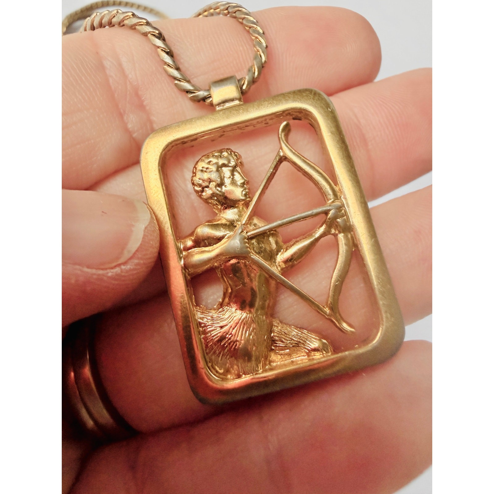 Vintage Avon Sagittarius Zodiac Necklace Star Signs Archer Pendant 18”