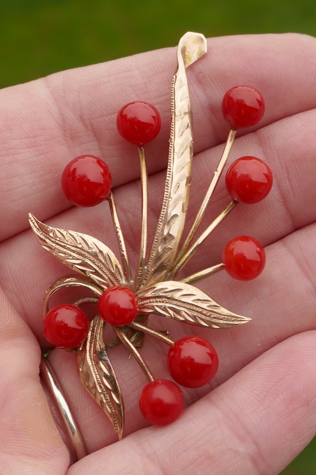 Vintage 10kt+ Rose Gold & 6.4mm Coral Pin / Brooch – 8.6g.