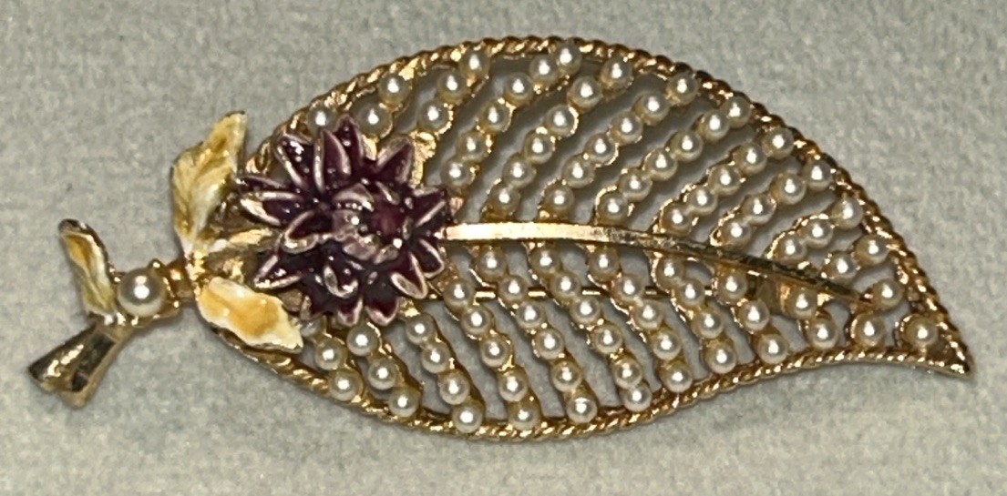 Vintage BSK Faux Seed Pearl Purple Enamel Flower Leaf Brooch Gold Tone 1950’s