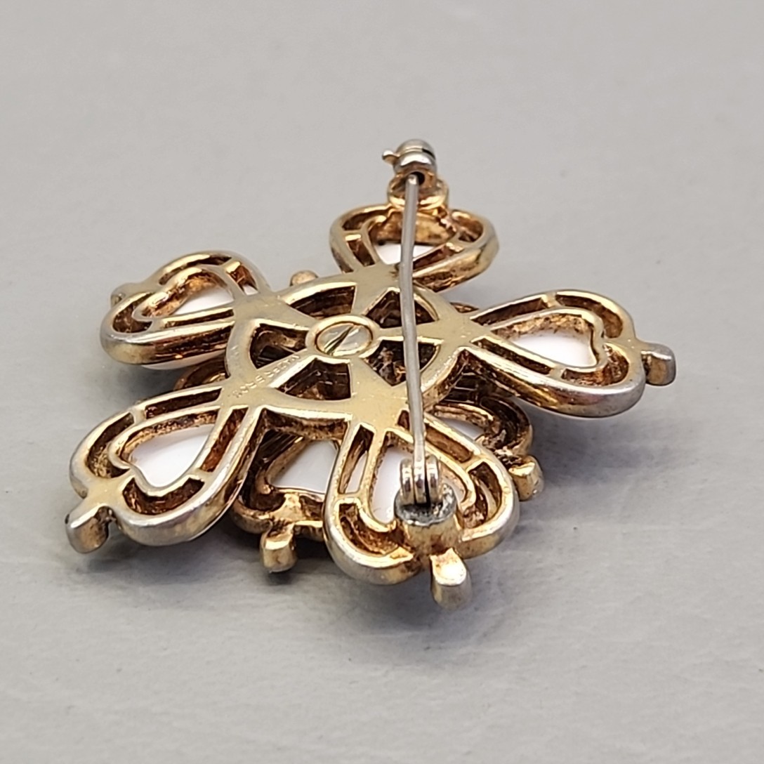 Vintage Mazer Bros Flower Brooch White Glass Molded Gold Tone 1 5/8″