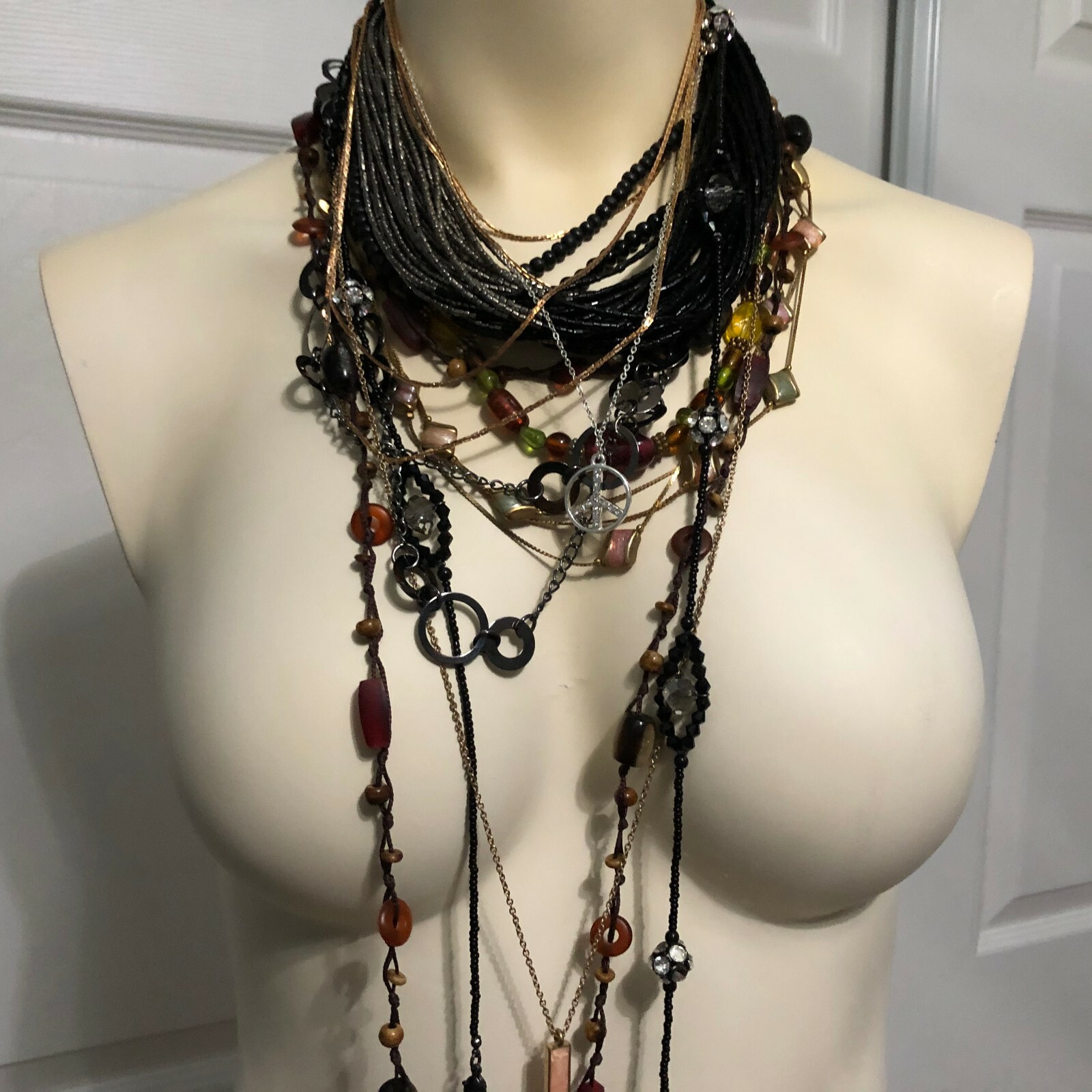 Vintage Lot Necklaces Chains Unbranded Silvertone Goldtone Beads M2
