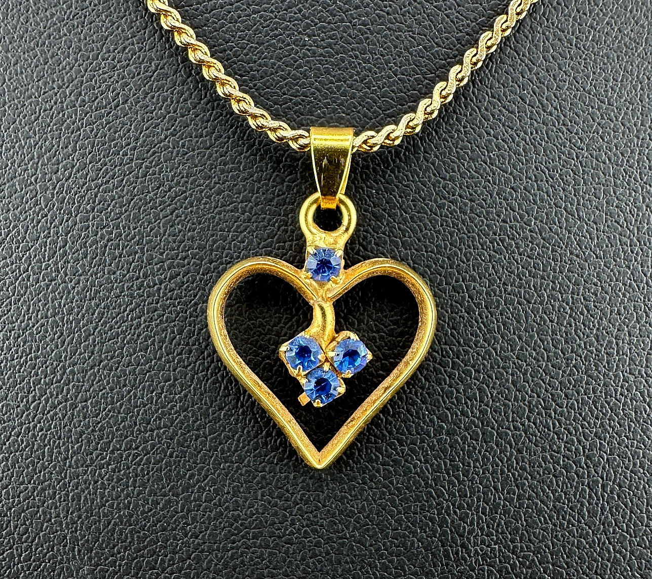 Vintage Rhinestone Heart Pendant Necklace Blue Stone Gold Tone 15″ Chain Dainty
