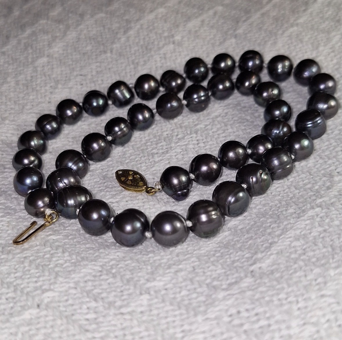 Stunning Vintage Knotted Black Freshwater Pearl Necklace 18” Dyed