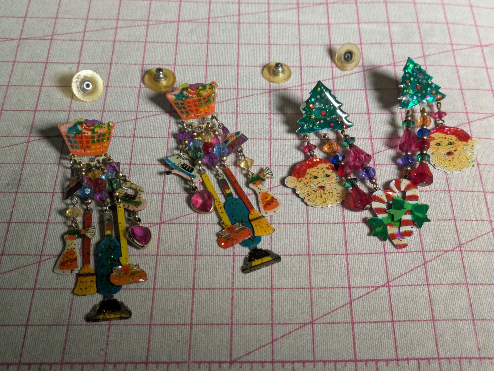 Vtg 80s (2) Watta KCFA Laundry Christmas Santa Earrings Lunch At The Ritz -like