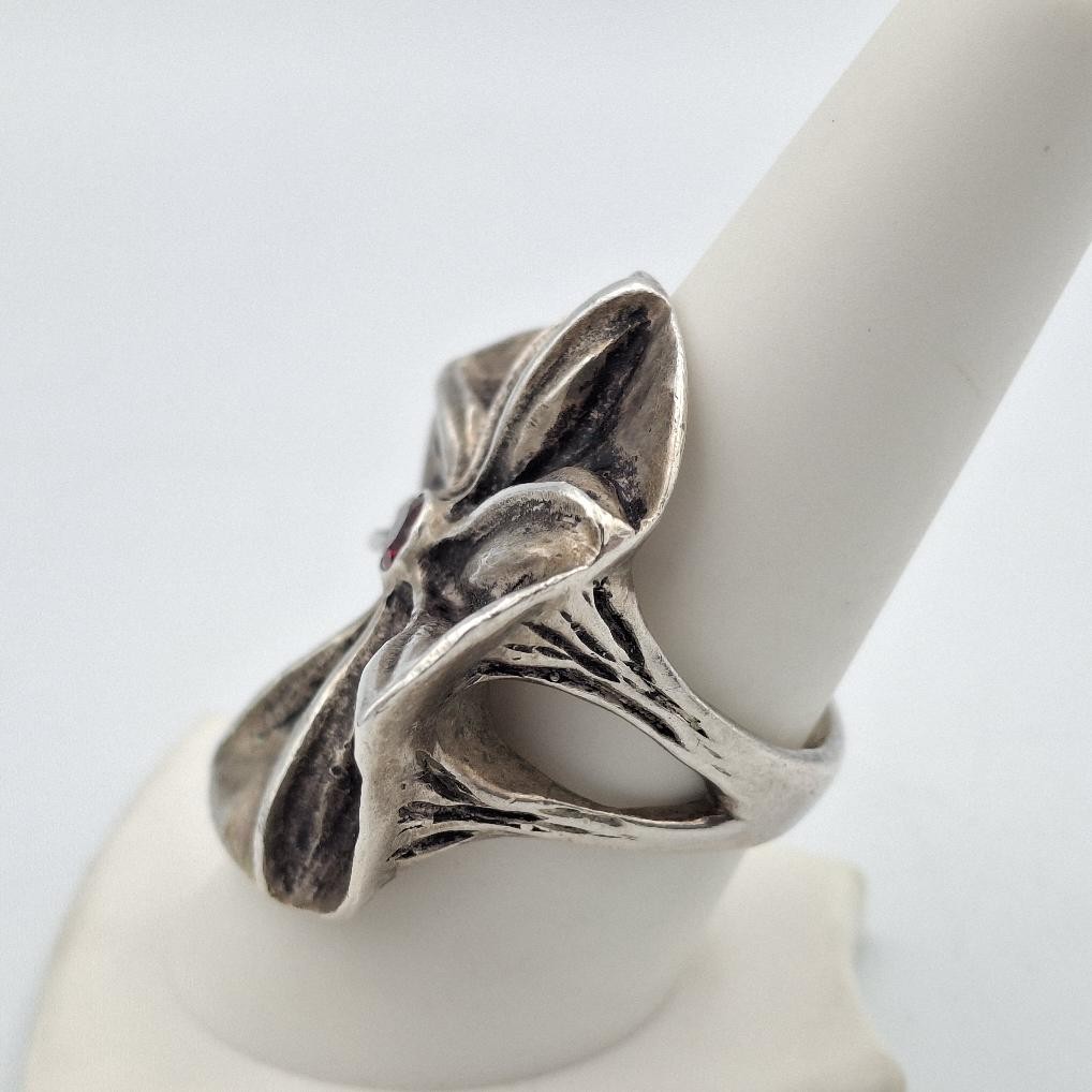 Vintage 925 Sterling Silver Round Red Topaz Flower Seed Pod Statement Ring sz 8