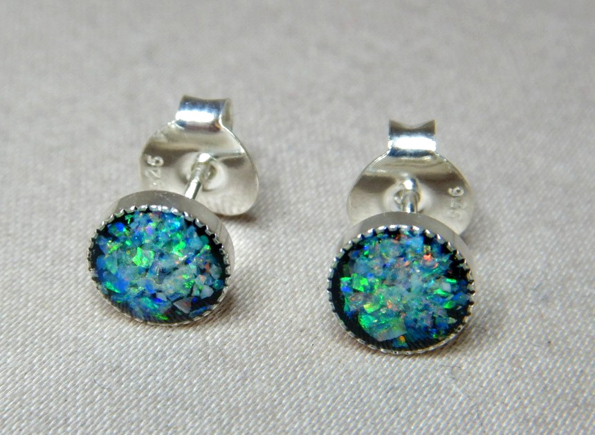 VINTAGE AUSTRALIAN OPALS SET IN STERLING SILVER PIERCED STUD EARRINGS 4111