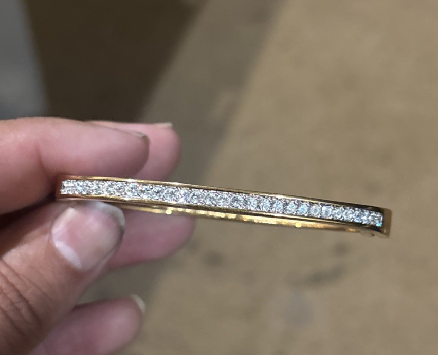 Vtg Swarovski Gold Tone Bangle Bracelet Rhinestone Crystal Pave Swan Signed