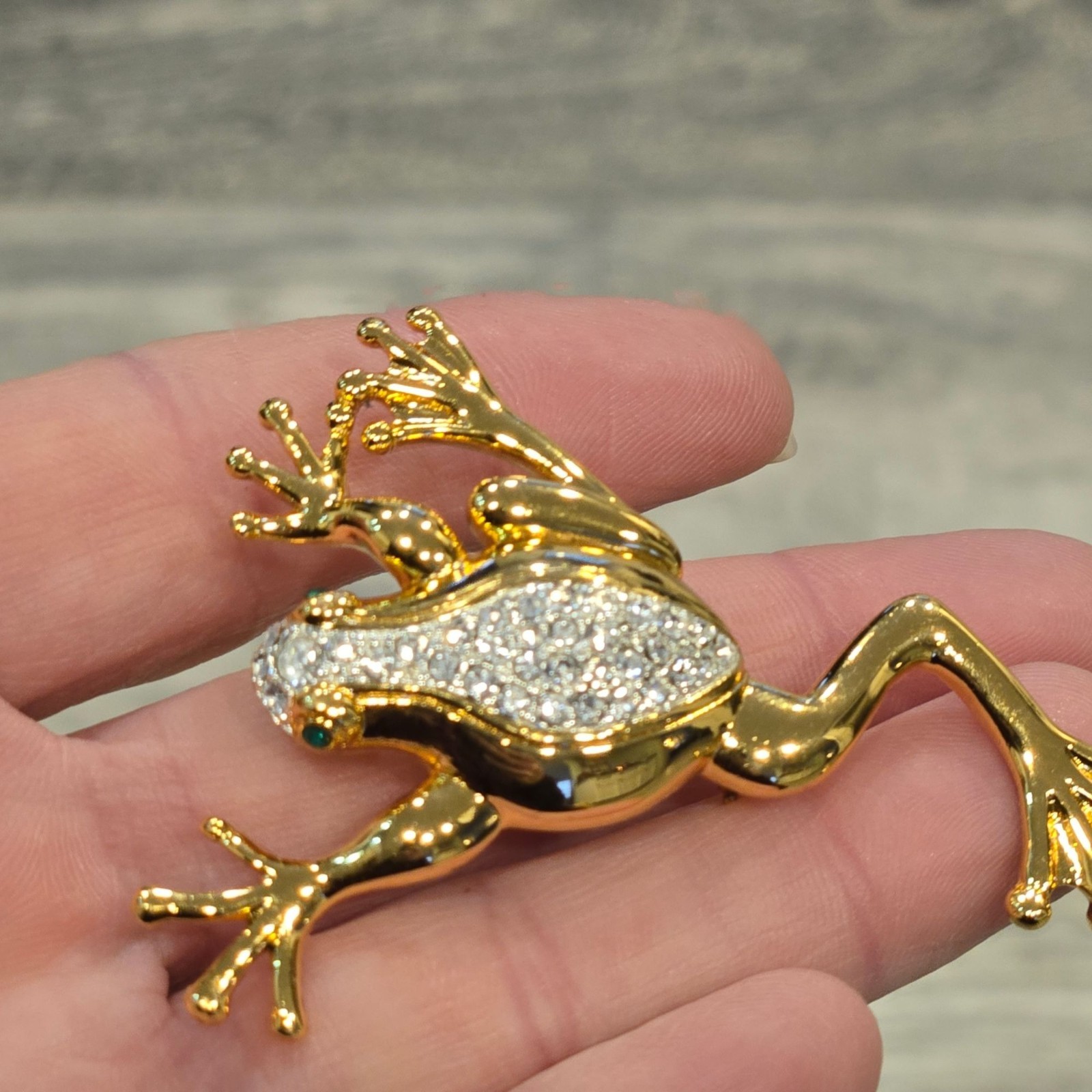 Vintage tree Frog Brooch Rhinestone Pavé Green Eyes Statement Costume Jewelry