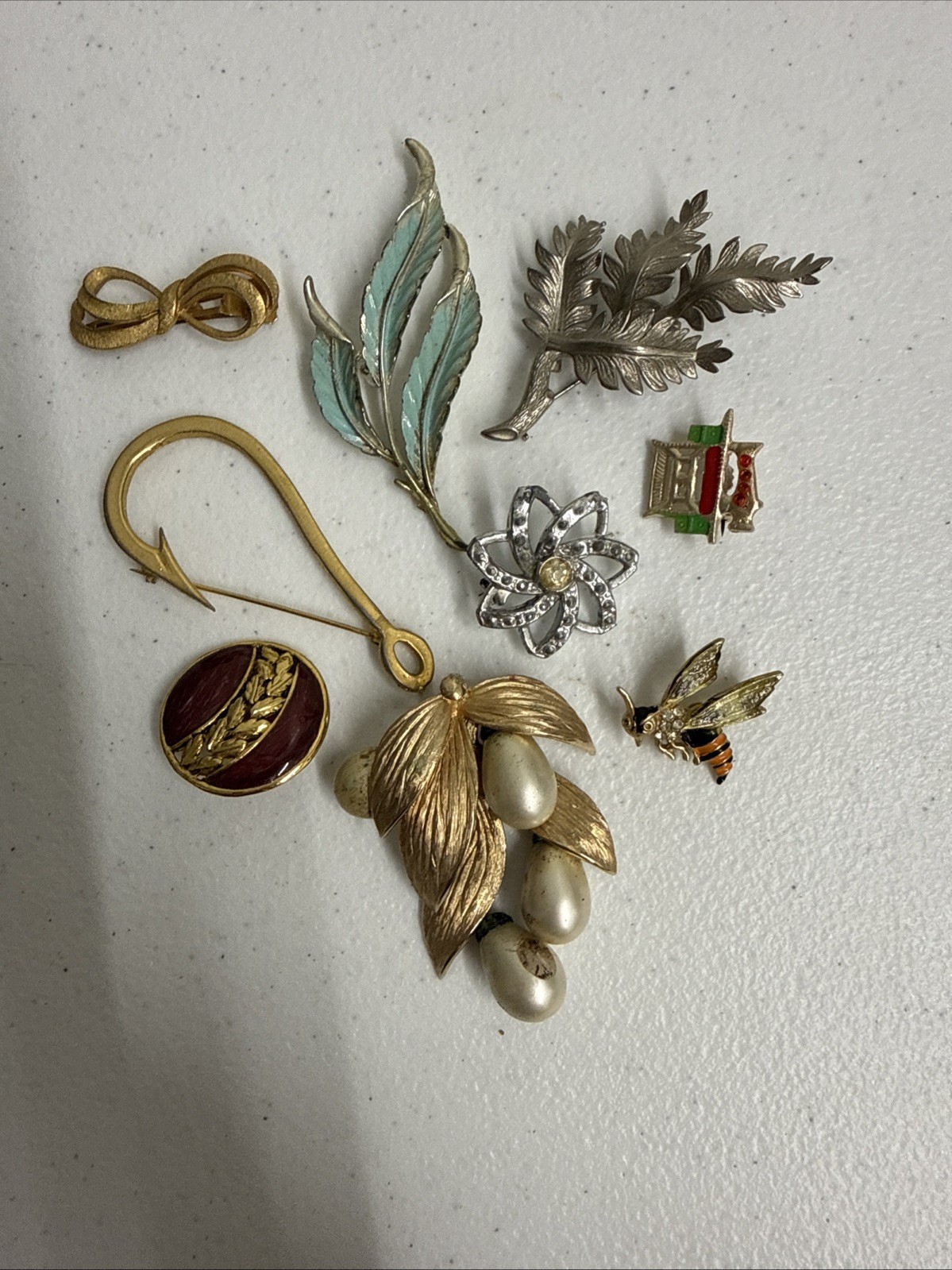 Vintage Costume Jewelry Brooch Pin Lot Assorted Styles Mixed Lot Retro