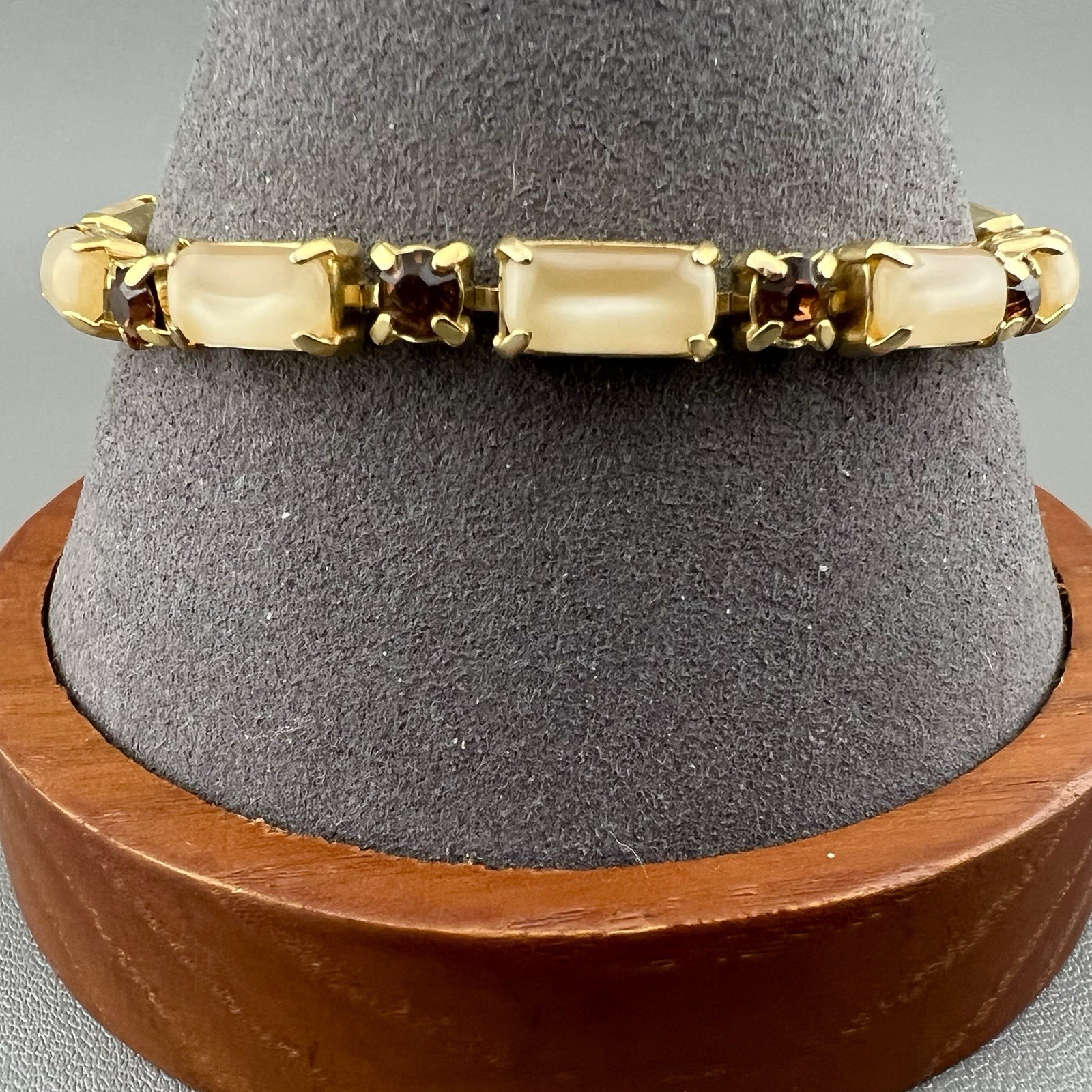 Vintage La Rel Bracelet Glass Rectangle Cabochon Rhinestone Gold Tone Signed 7”