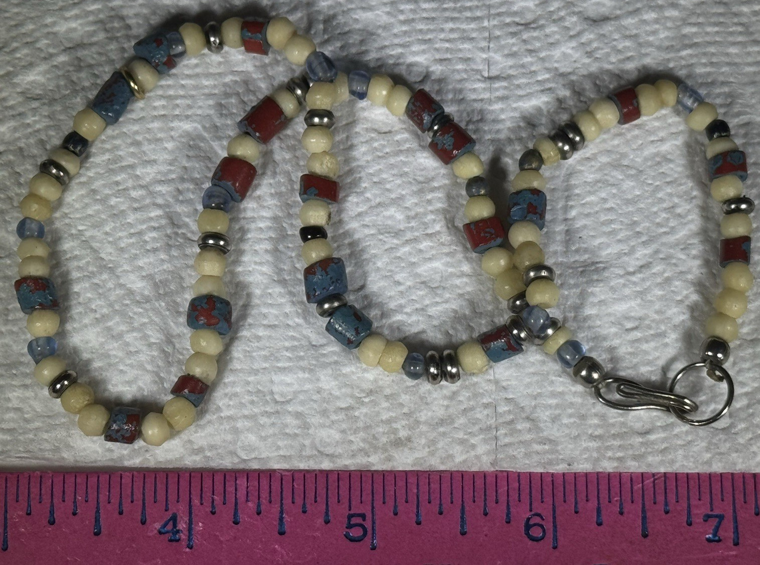 COLORFUL MIXED MATERIALS BEADED NECKLACE 16″ LONG TURQUOISE? PLASTIC METAL GLASS