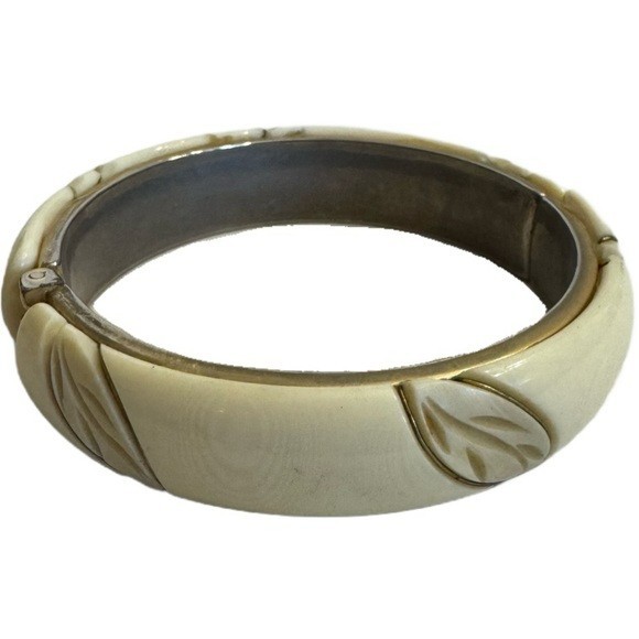 Vintage Lucite Bangle Bracelet 1950s Hinged Clamper MCM 60s Cream Gold Jewelry
