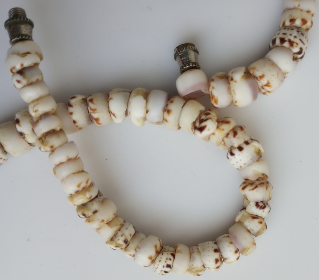 TIGER PUKA SHELL Necklace Vtg Hawaiian Barrel Clasp surfer 6-7mm, 16.75″, 30g