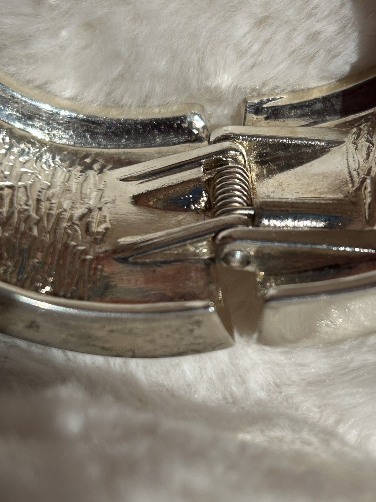 Pair Of Chunky Avon Silver Plate Bracelets Clamper Vintage excellent
