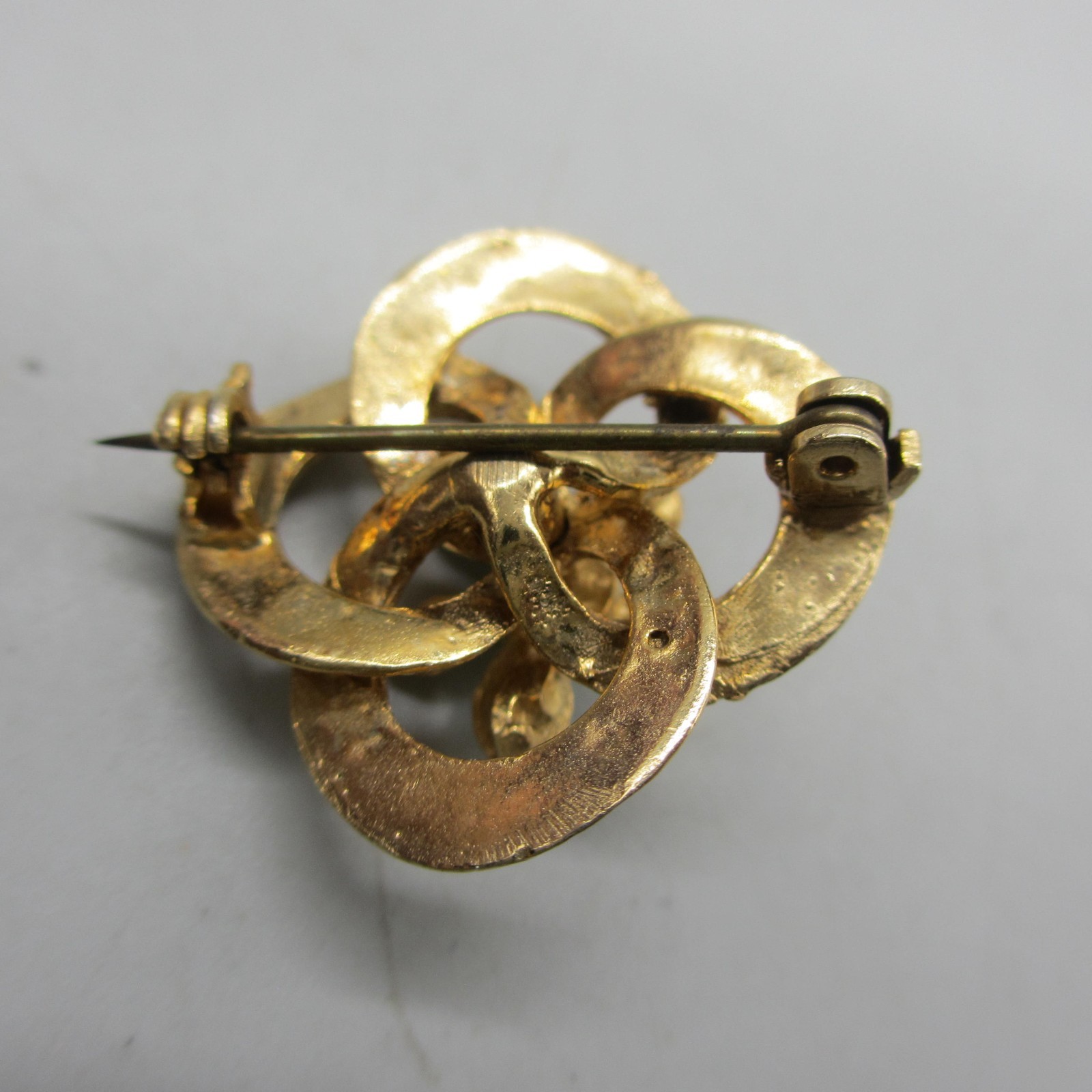Vintage Enamel Flower Brooch Earrings Set White Green Dainty Gold Tone Screwback