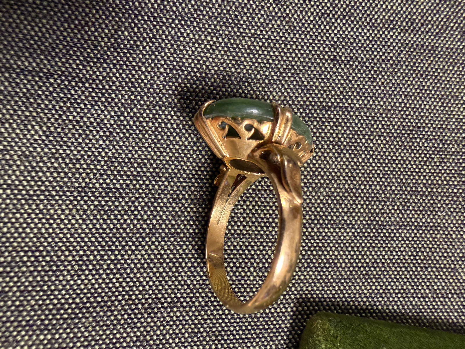 Vintage SOLID 14KT Gold Stamped Jade Ring Size 7.25 4.5g New Old Stock!
