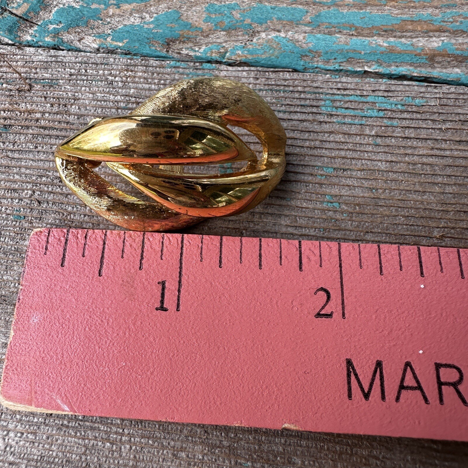 VTG Napier Earrings 1.5 Inch Swirl Ribbed Brushed Gold Plated Screw Back Retro