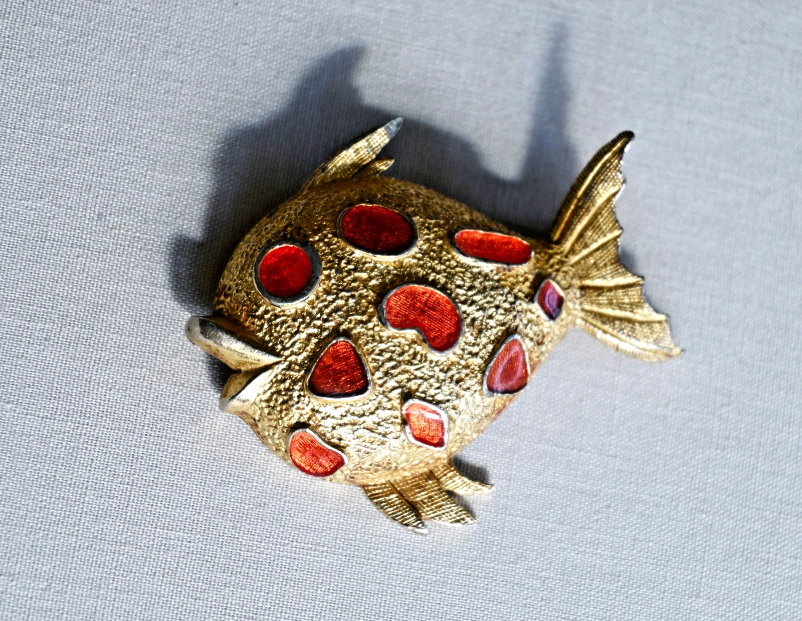 Vintage Florenza Enamel Textured Gold Tone Fish Brooch Pin Signed