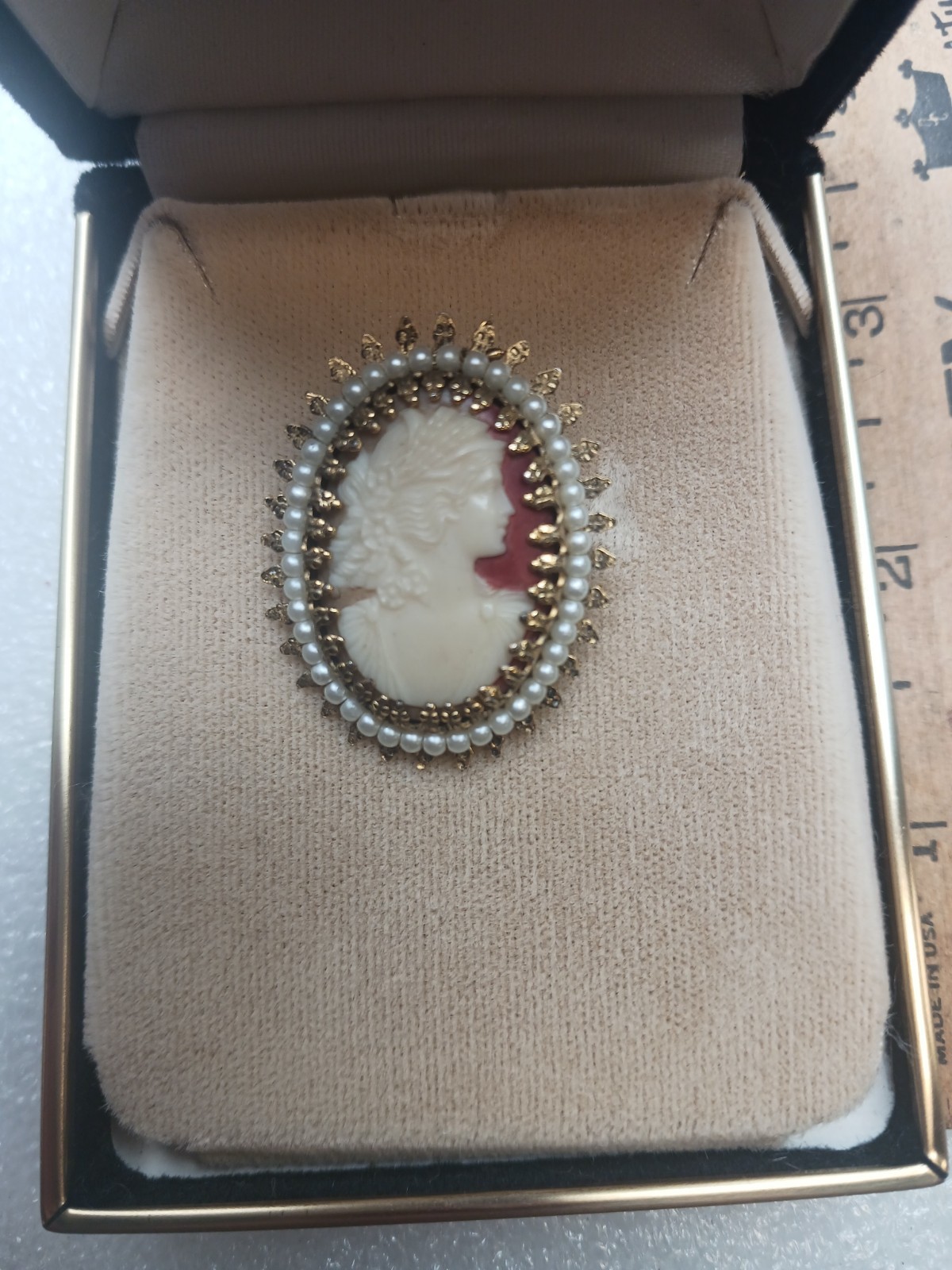 Vintage Cameo Brooch Old Antique Ladies Jewelry Pendant In Box
