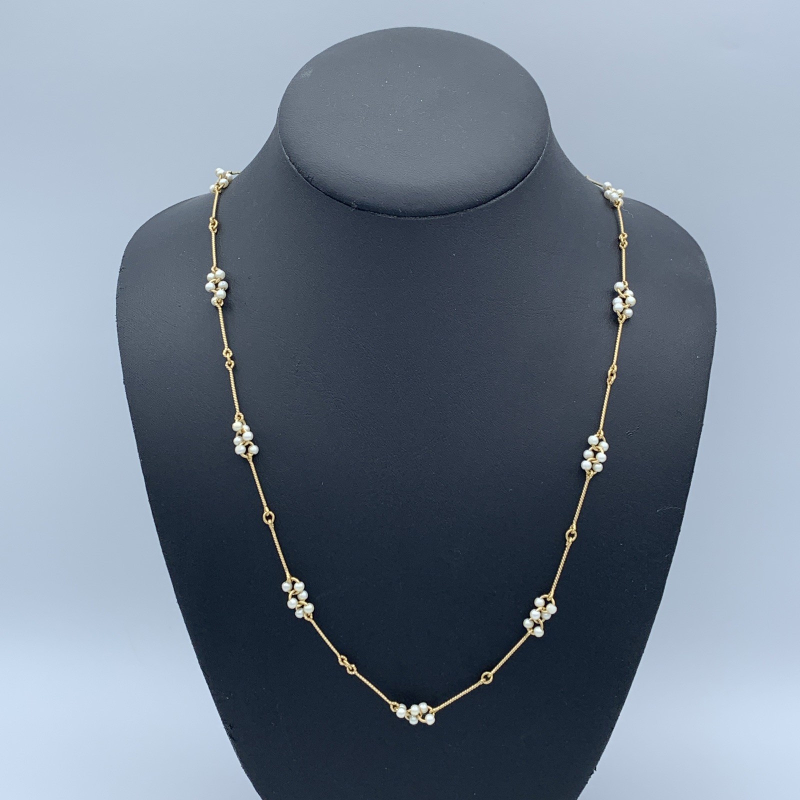 1984 Avon 24 inch Pearlized Cluster Necklace 4-521