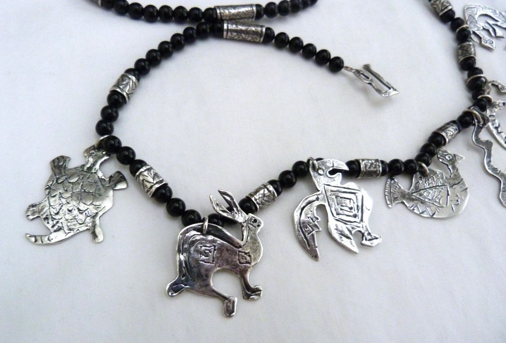 28″ LONG SOUTHWESTERN STERLING SILVER TURTLE BIRD RABBIT ONYX BEAD NECKLACE