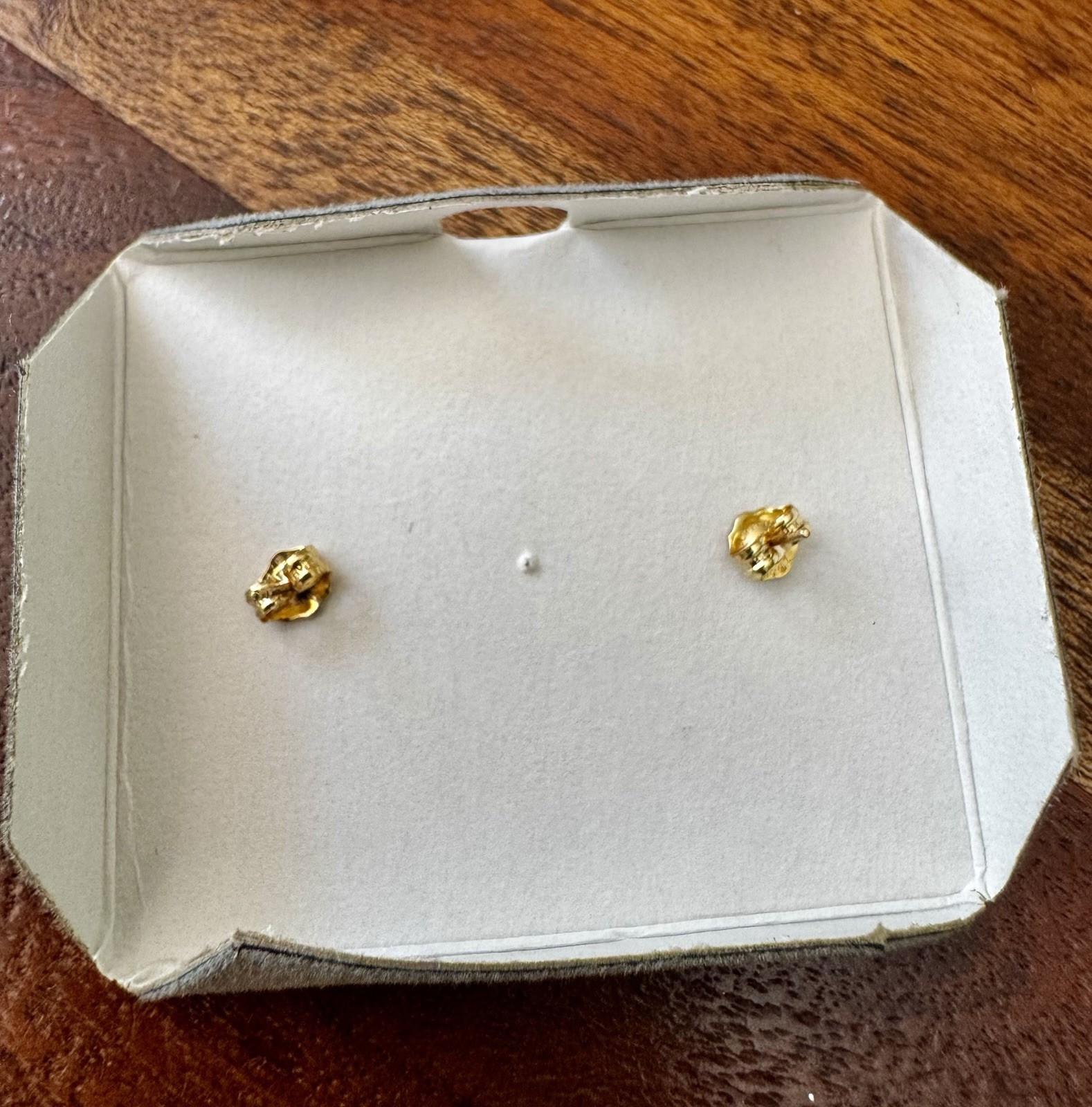 Vintage 14K Yellow Gold Italian Cameo Hand Carved Oval Stud Pierced Earrings