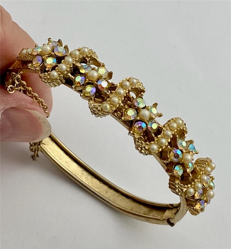 1950’s AB Rhinestones & Faux Pearls Gold T. Hinged Bangle Bracelet – Sz. medium