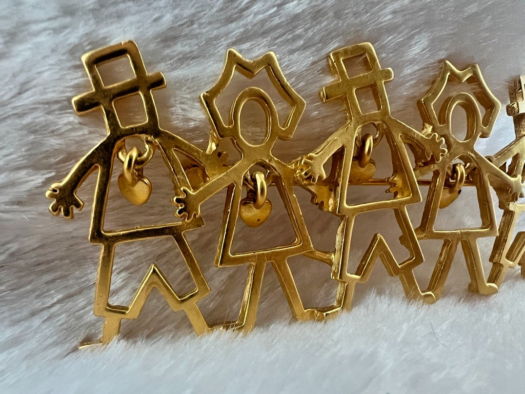 Pilgrim Brooch Gold Figural Thanksgiving Pin Dangle Heart Charms 3″ Vintage