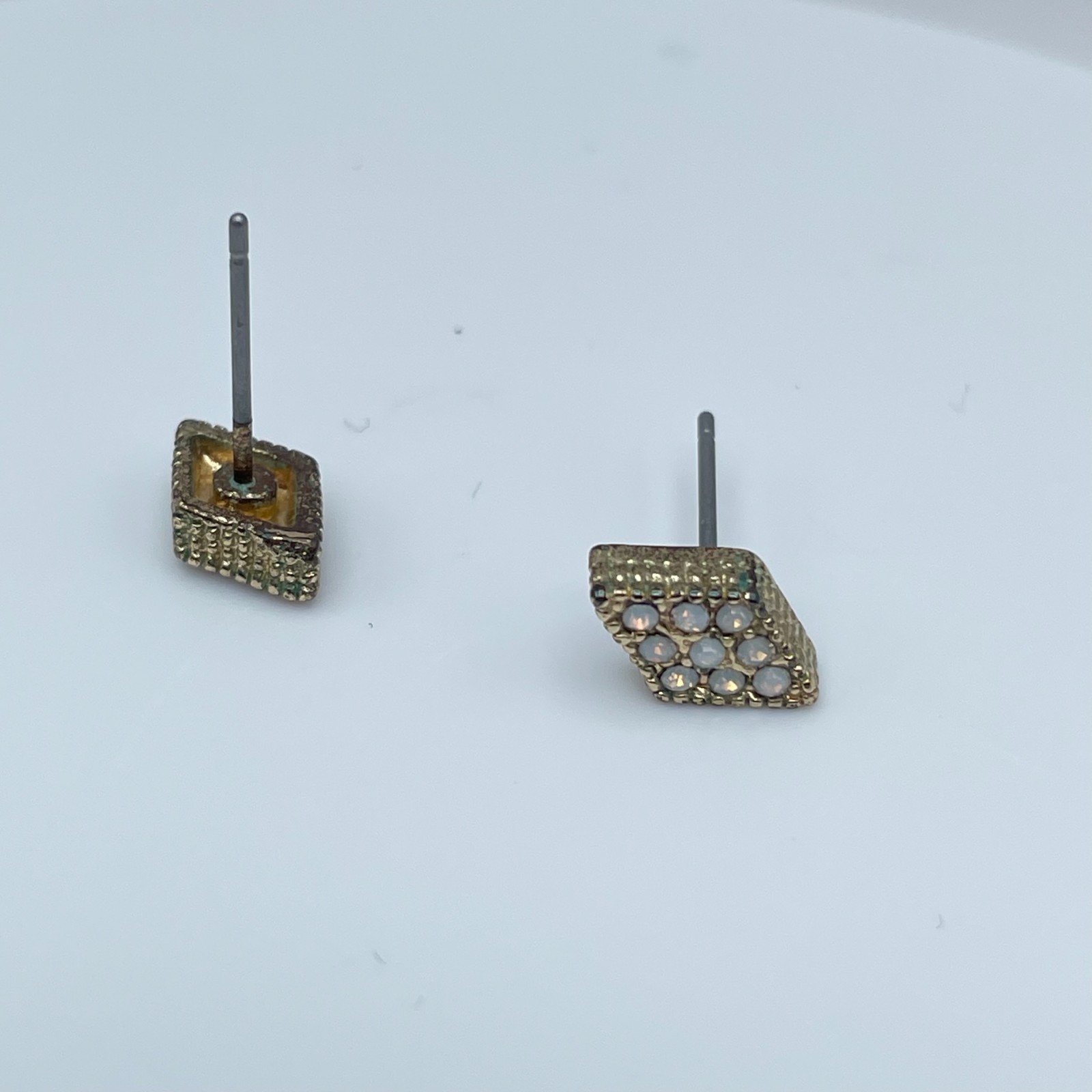 Vintage 90s Gold Tone White Glass Pave Diamond Shape Stud Earrings Fashion Y2K