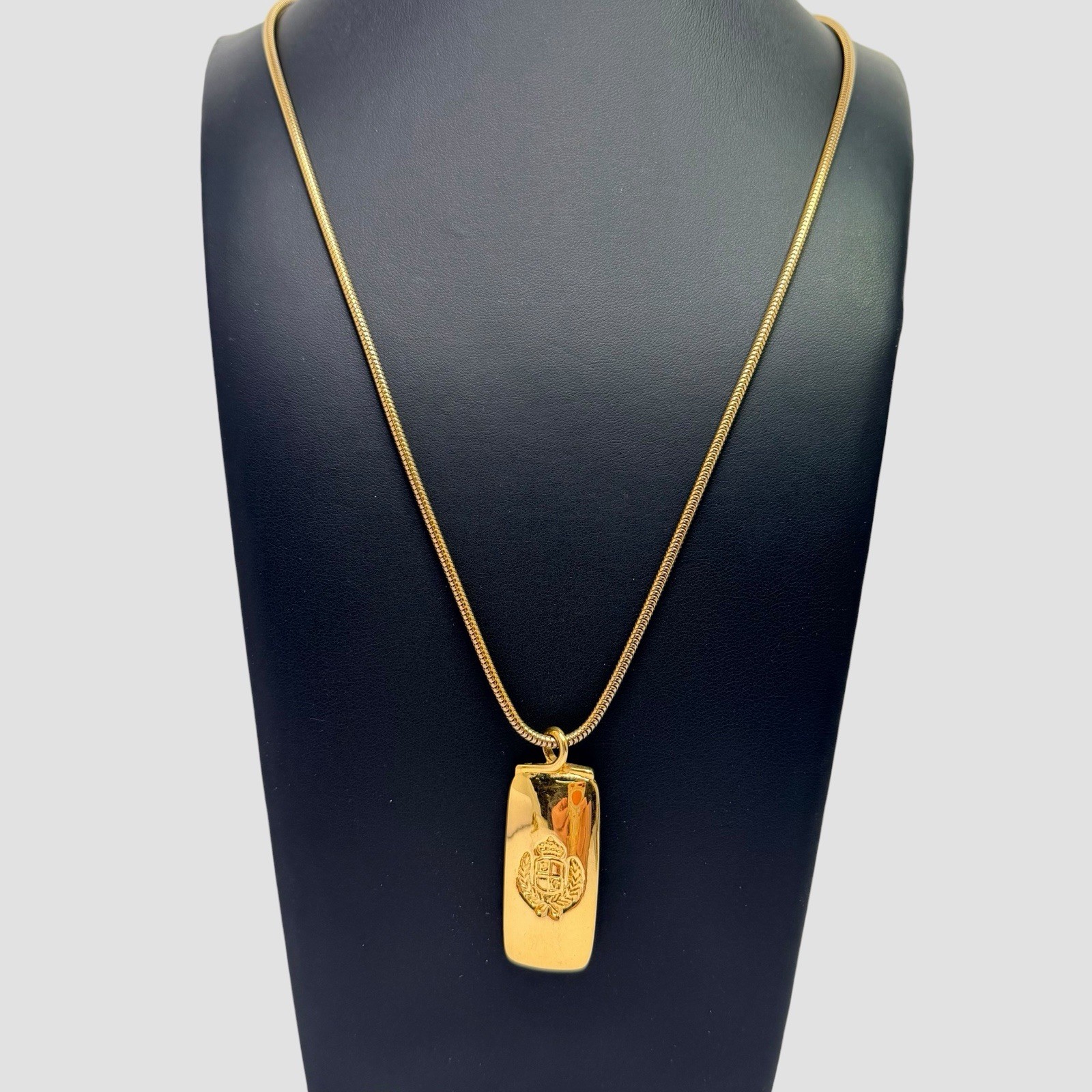 Vintage Liz Claiborne Gold Tone Heraldic Ingot Bar Pendant Dog Tag Snake Chain