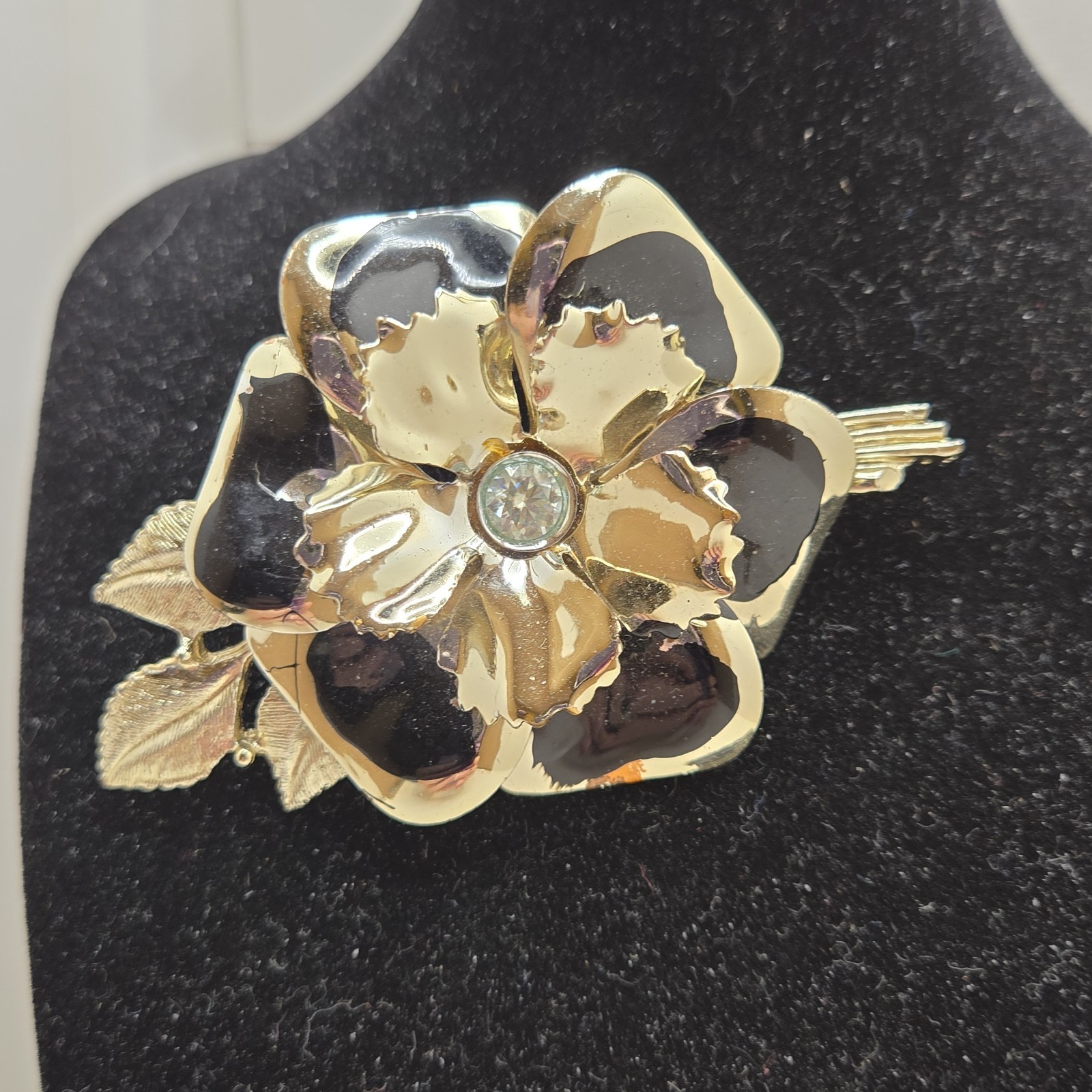 Black & Gold Tone Brooch/Pin With Moissanite Center Stone. Preowned Very Good
