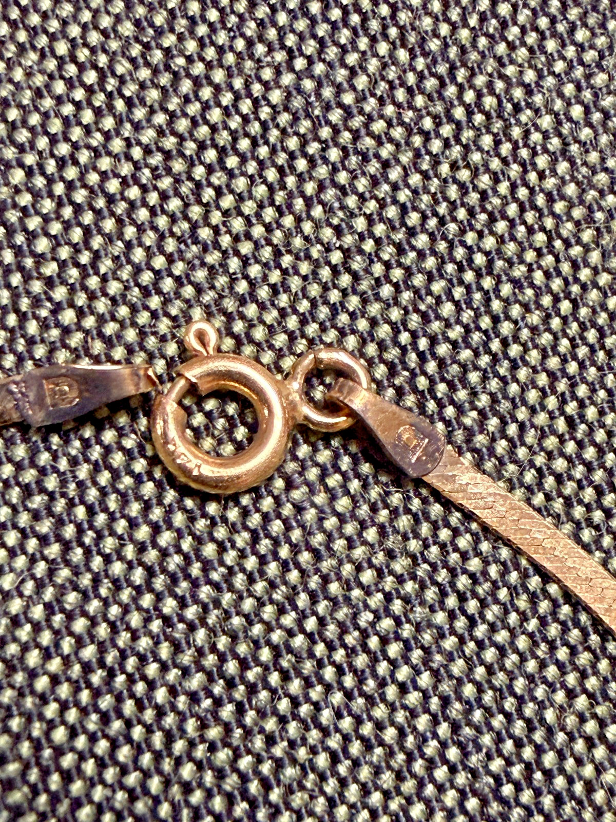 Vintage SOLID 14KT Gold Stamped 7″ Bracelet 0.79g Herring Bone New Old Stock