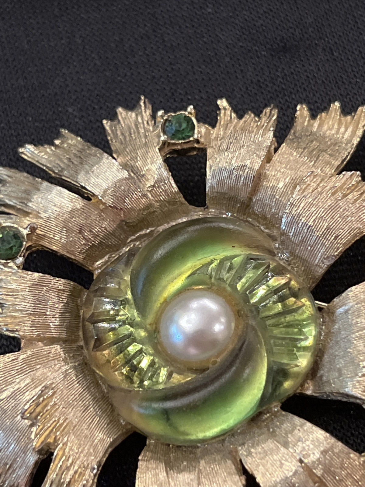 Rare Vintage EDLEE Green Art Glass Pearl Rhinestone Chunky Gold Tone Brooch 1947