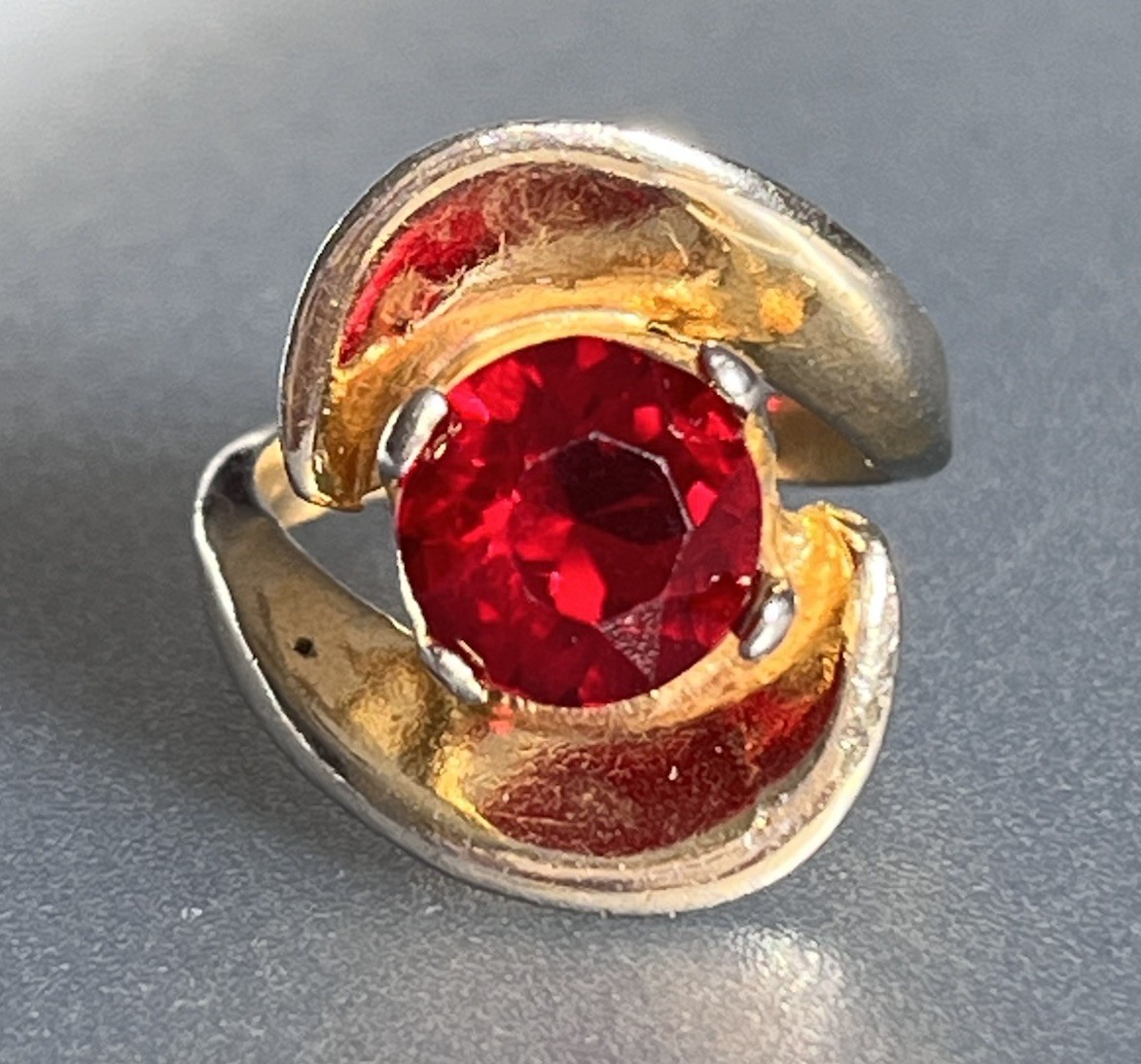 VTG Red Crystal Solitaire Gold Tone Cocktail Statement Ring Size 4.25