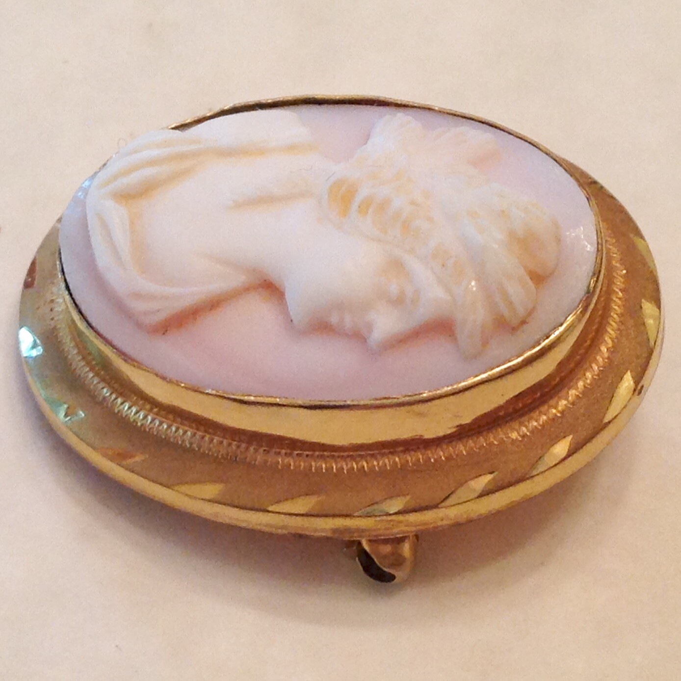 Antique Carved Shell Cameo Pendant / Brooch 12K Yellow Gold Filled cd