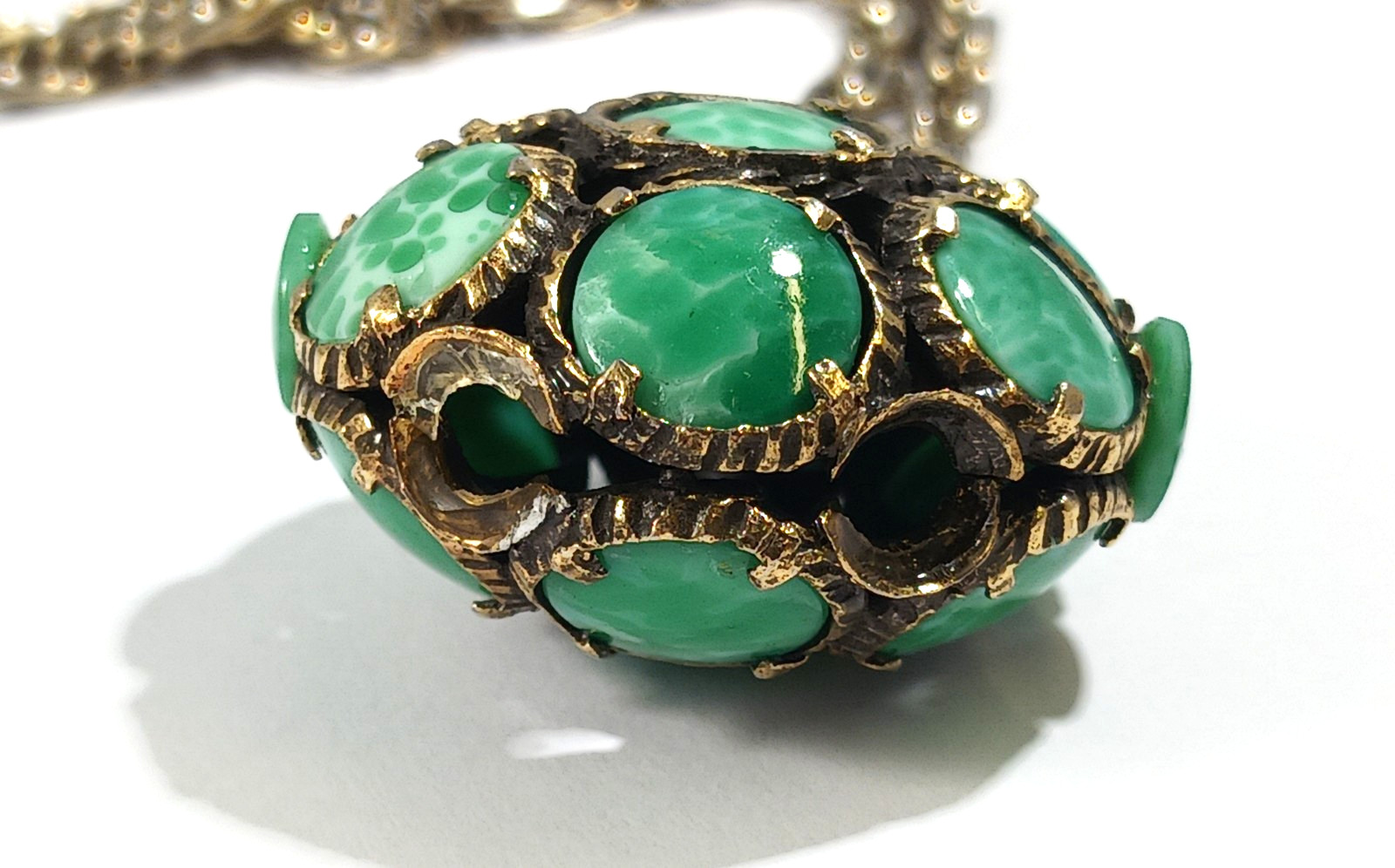 Trifari Renaissance Pendant Chain Necklace ~ Green Mottled Peking Glass Missing
