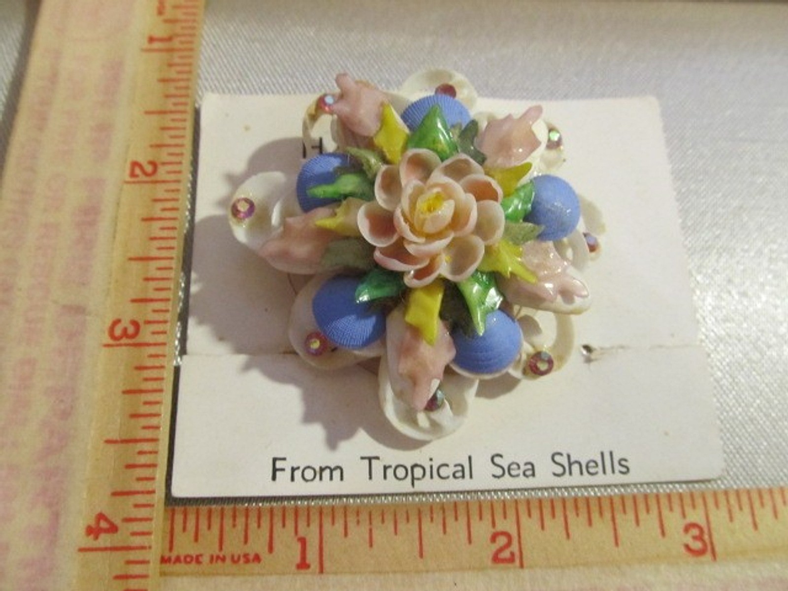 Vintage Folk Art 50s Beach Sea Shell Souvenir Big FLOWER Pin Brooch 2″+ Boxed