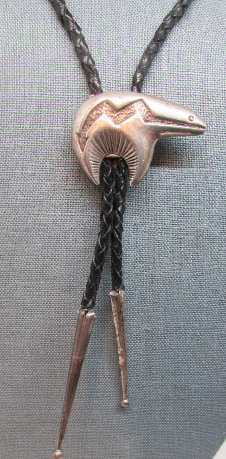 VINTAGE SOUTHWEST N.A. STERLING BEAR BOLO TIE W/TUFA CASTING