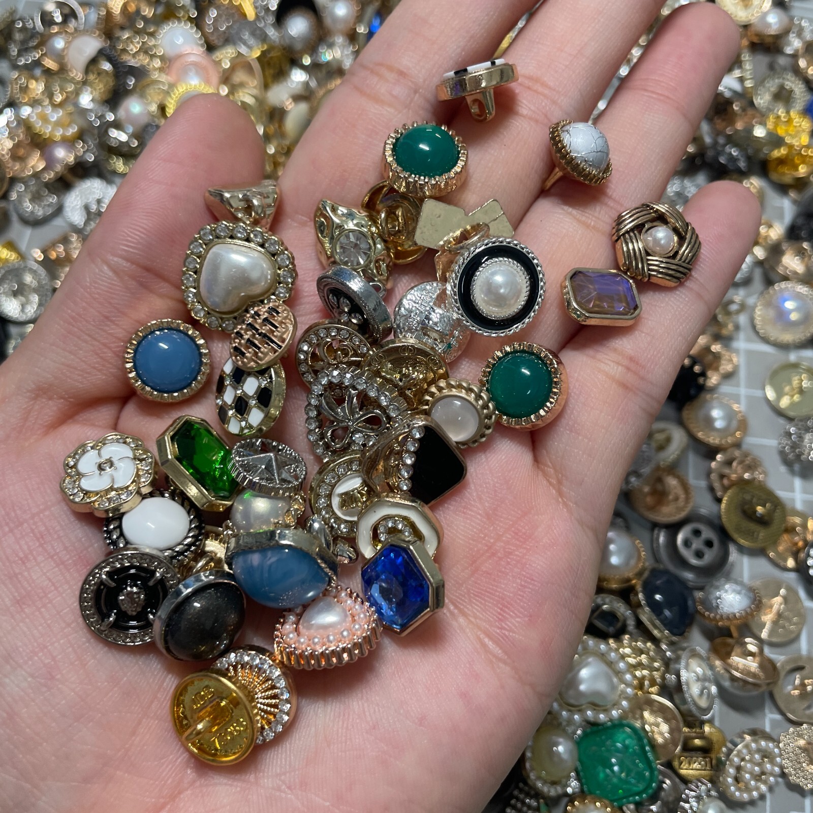 Vintage-now Costume Jewelry makeing Lots button Read Description 50pcs