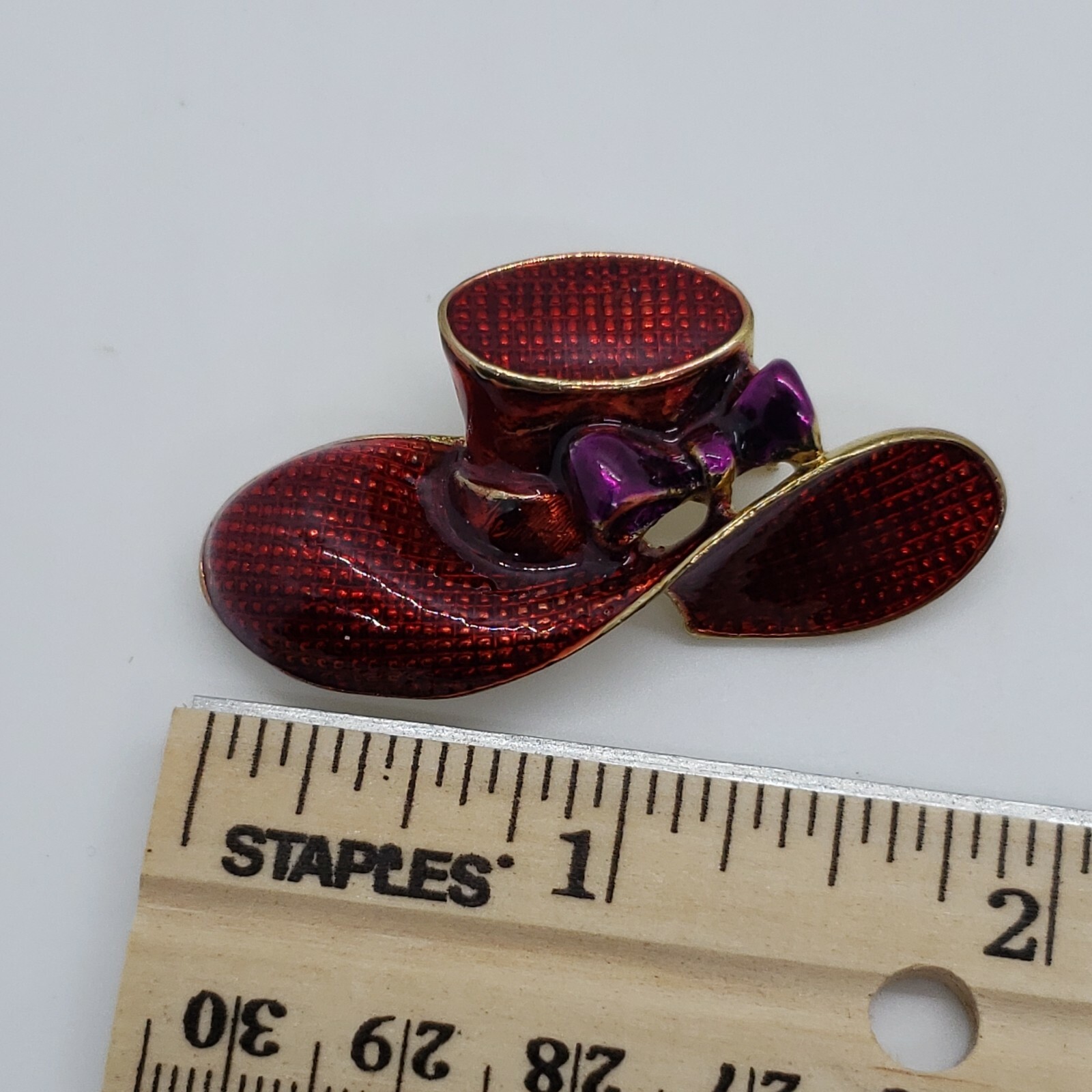 Vintage gold tone enamel Ladies Red Hats brooch pin