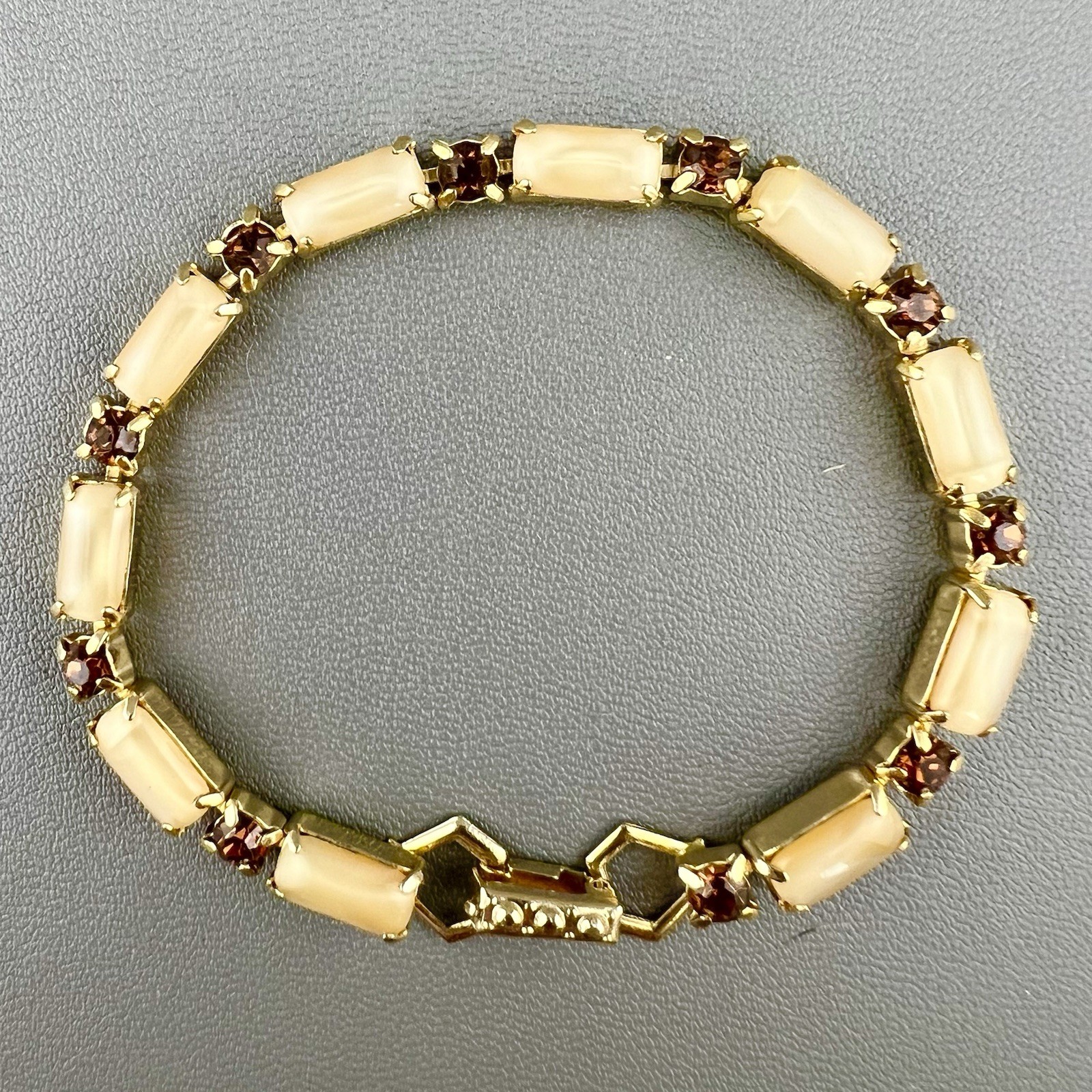 Vintage La Rel Bracelet Glass Rectangle Cabochon Rhinestone Gold Tone Signed 7”