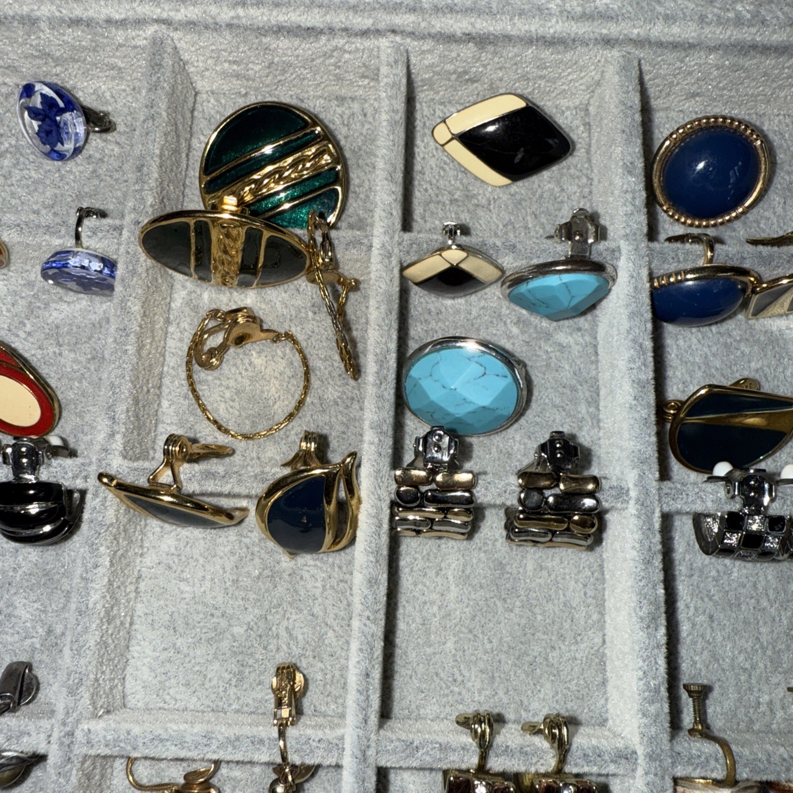 Lot 35 Vtg Clip On Earrings 70’s 80’s 90’s RetroMod Statement Multicolor W/case