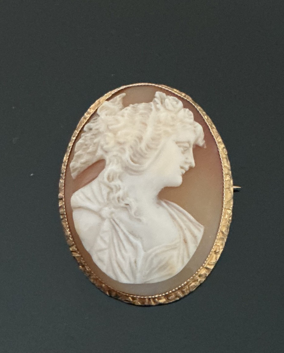 Large Antique Victorian 10K Yellow Gold Carved Shell Cameo Brooch 9.2 Grams DsVa