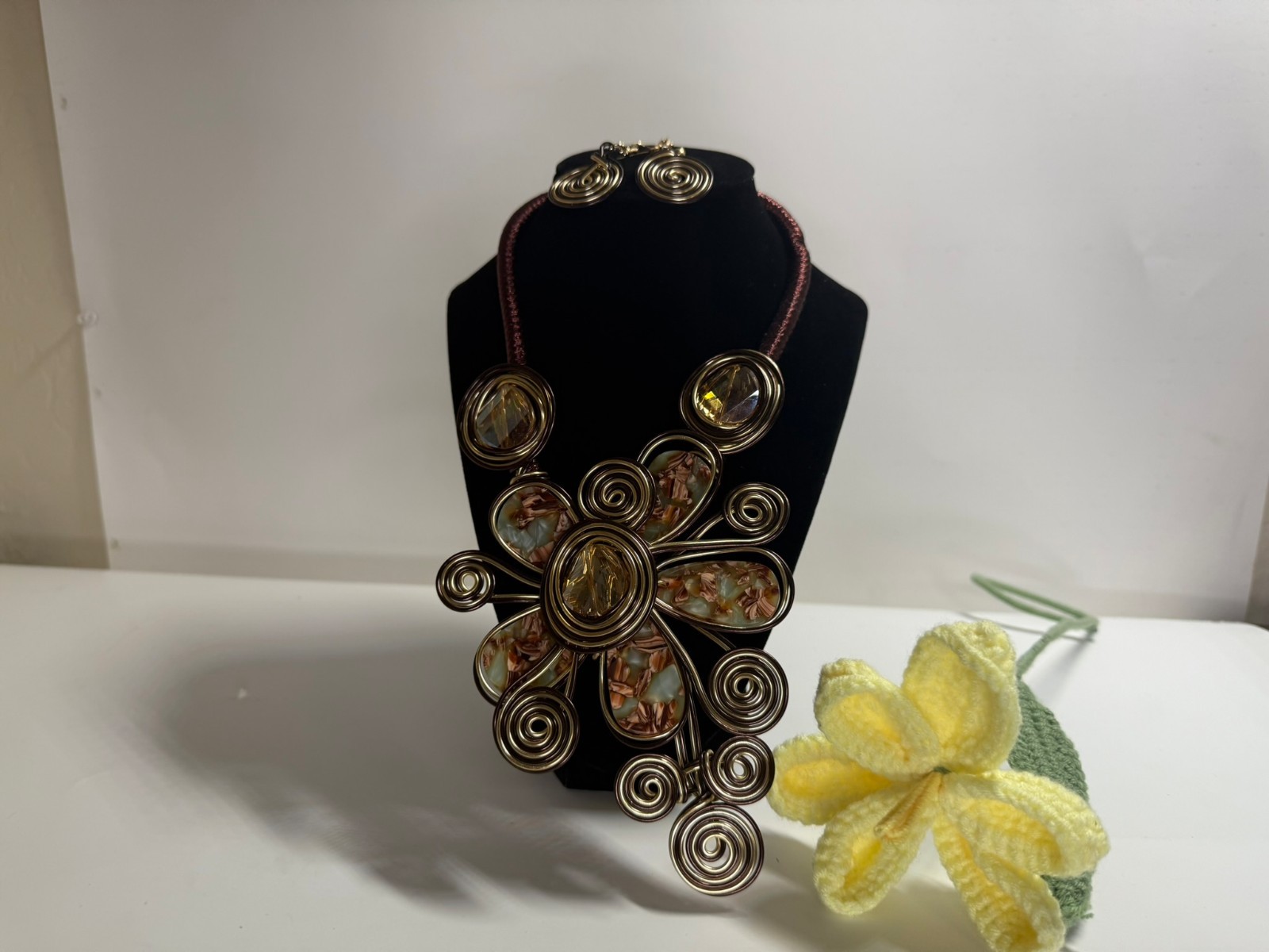 Celluloid Acetate Metal Wire Flower Statement Necklace Set