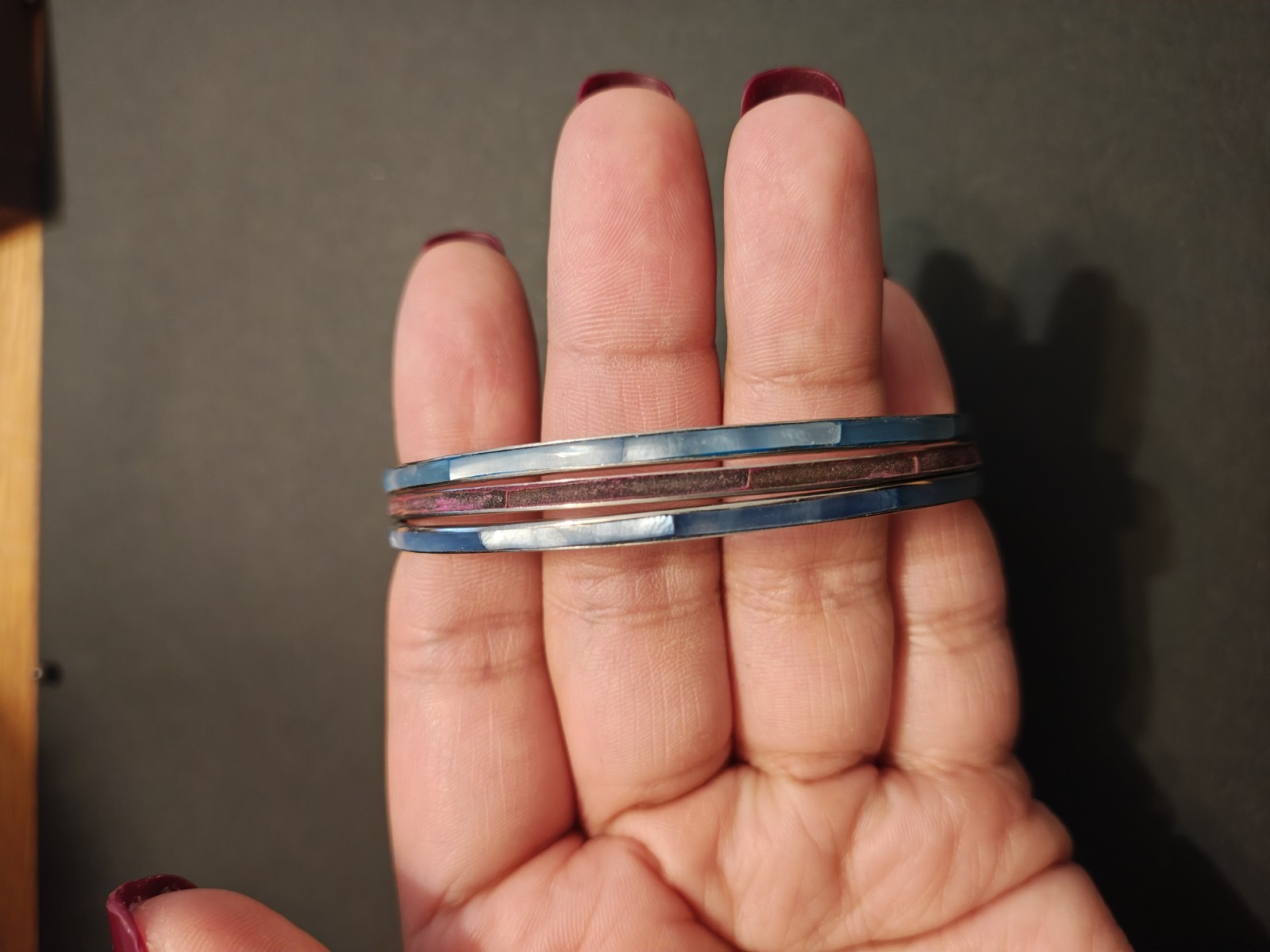 Thin Silver Tone Bangle Bracelet with Mother of Pearl Inlay – Set of Three