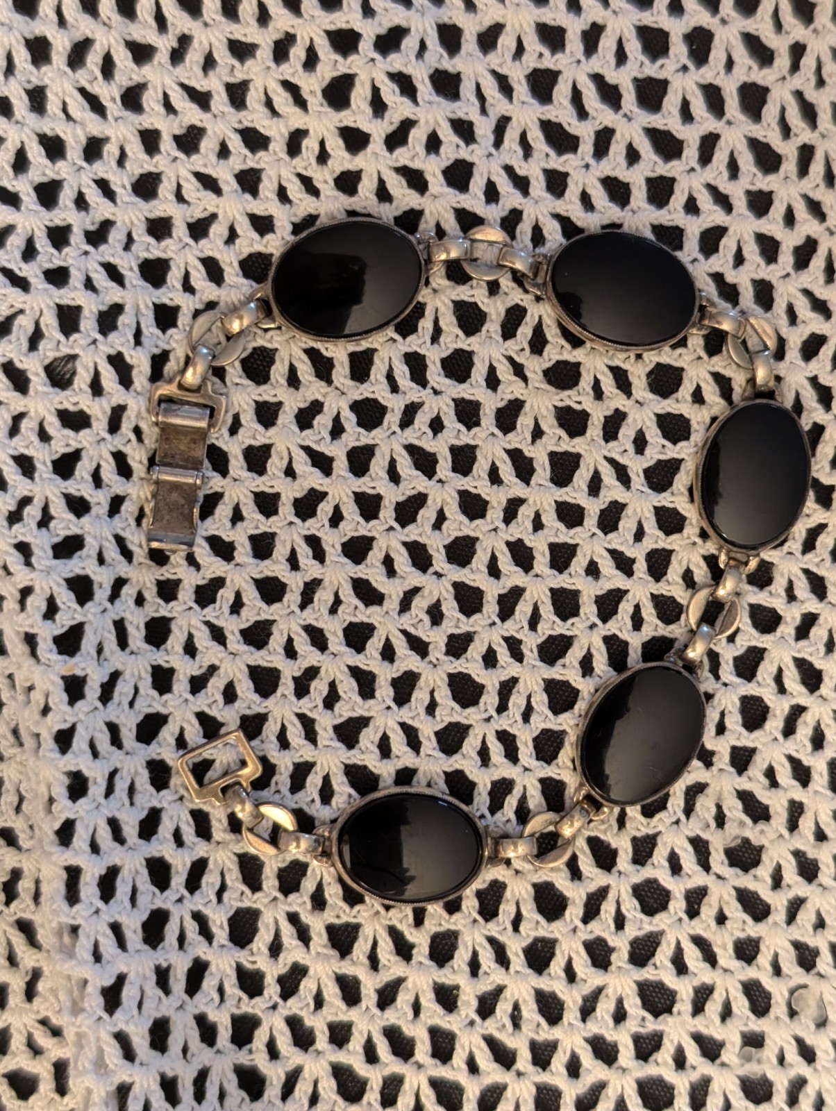 Retro Modern Jet Black Onyx Oval Link Bracelet 7 In Yellow Gold over Sterling