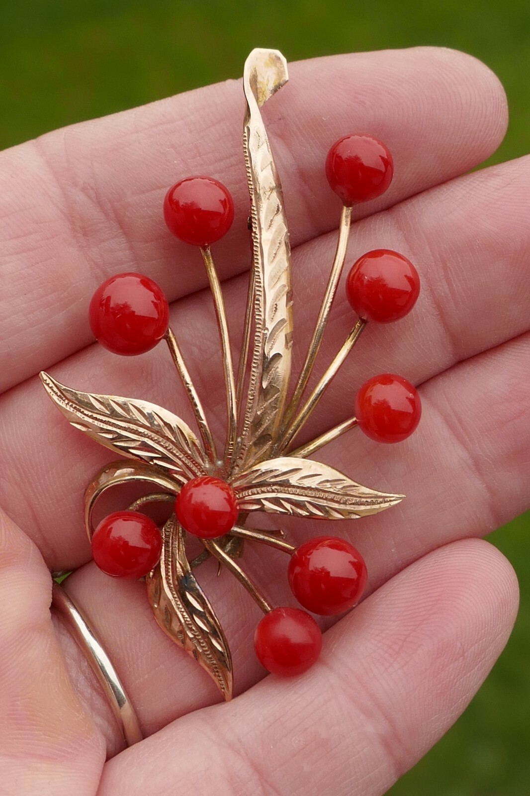 Vintage 10kt+ Rose Gold & 6.4mm Coral Pin / Brooch – 8.6g.