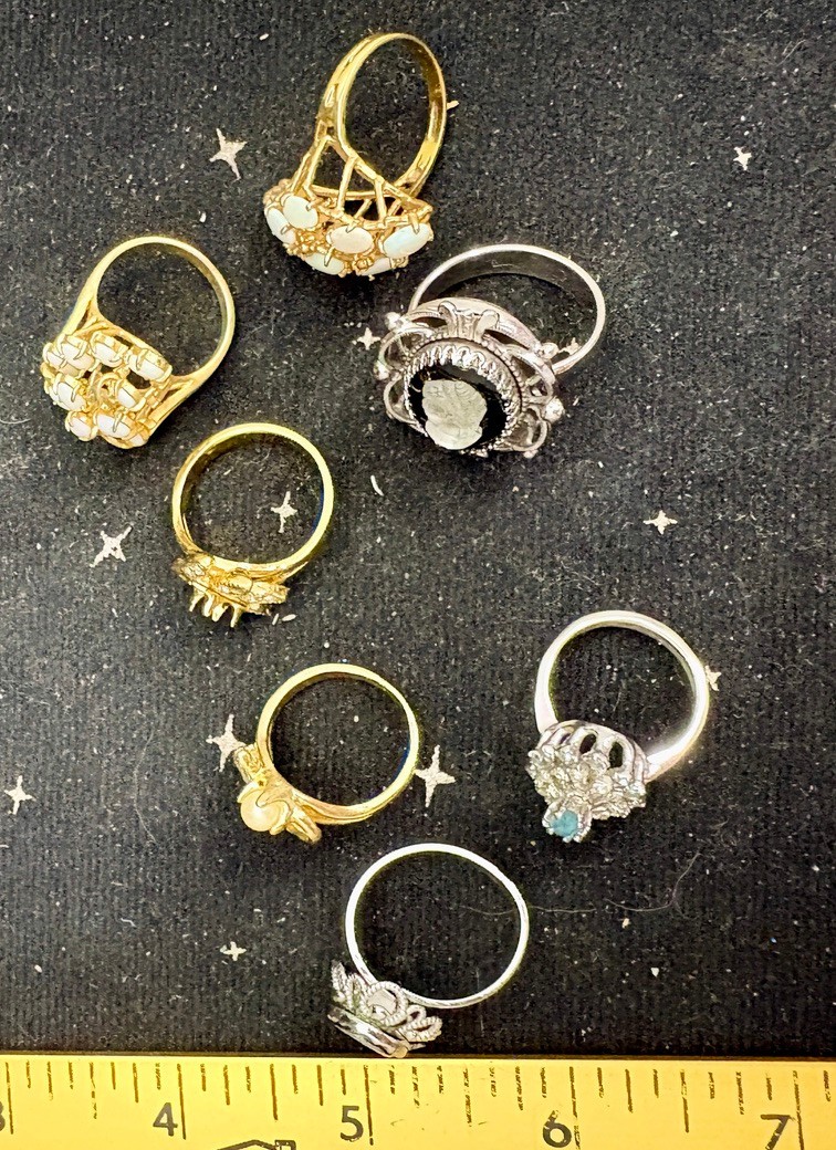 Vintage Lof Of 7 Fashion Rings Size 6.6-9 4-Gold Color 3-Silver Color All W/Gems