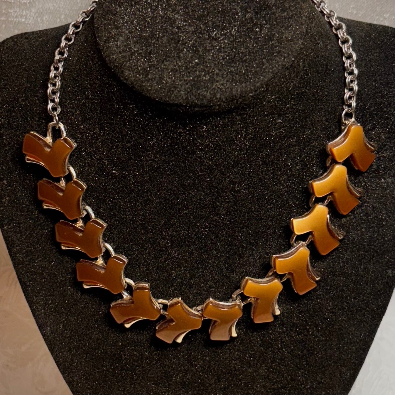 NECKLACE vintage thermoset lucky 7s golden brown silvertone metal hook unsigned